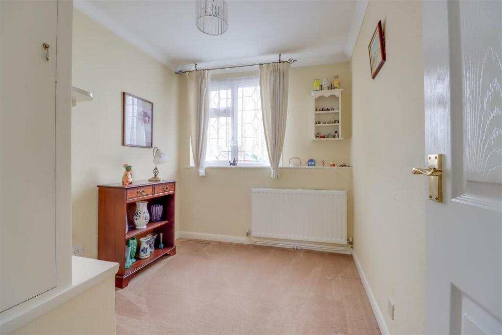 10 HIGHCLIFFE WAY INSIDE-3.jpg