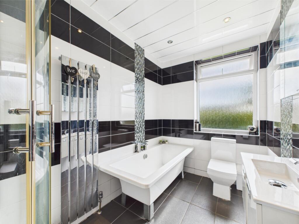 CAM02386G0-PR0125-STILL029