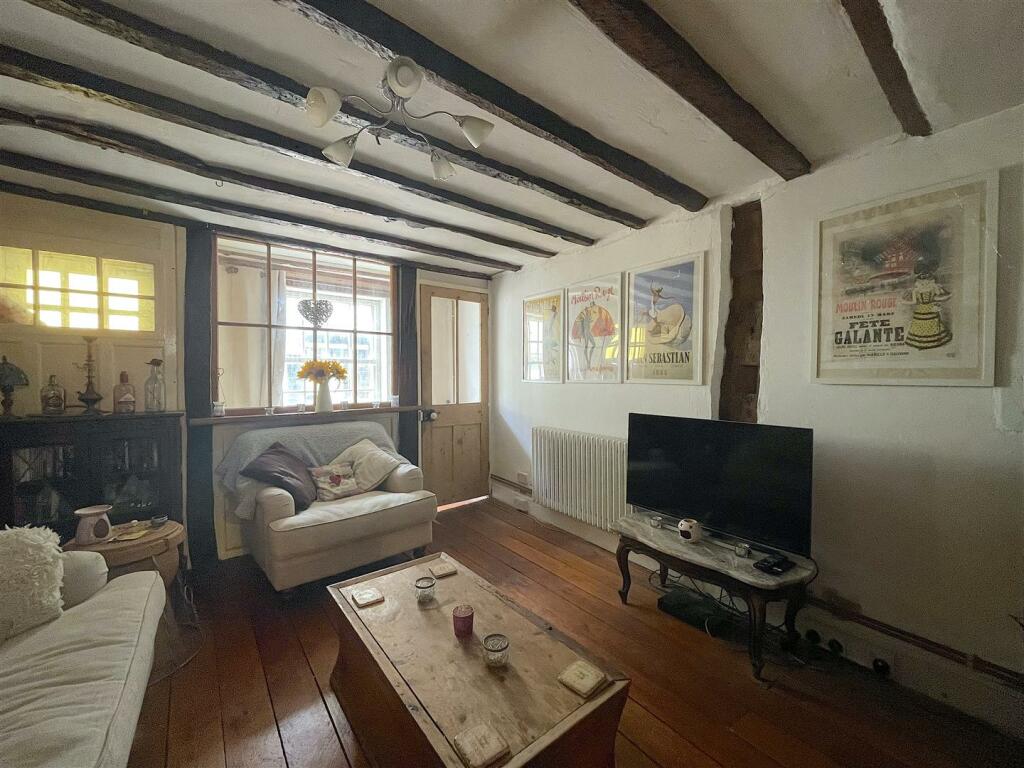 Living Room (1).jpeg