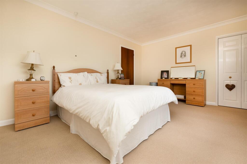 47 Rose Tree Lane, Newhall