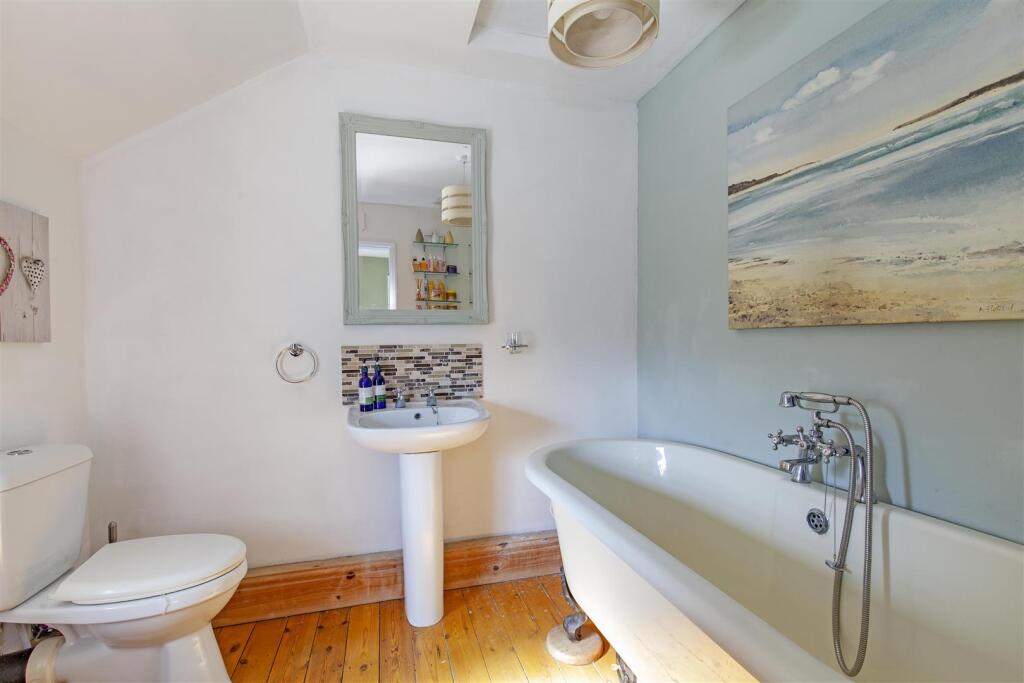 Bedroom 1 En Suite-1.jpg