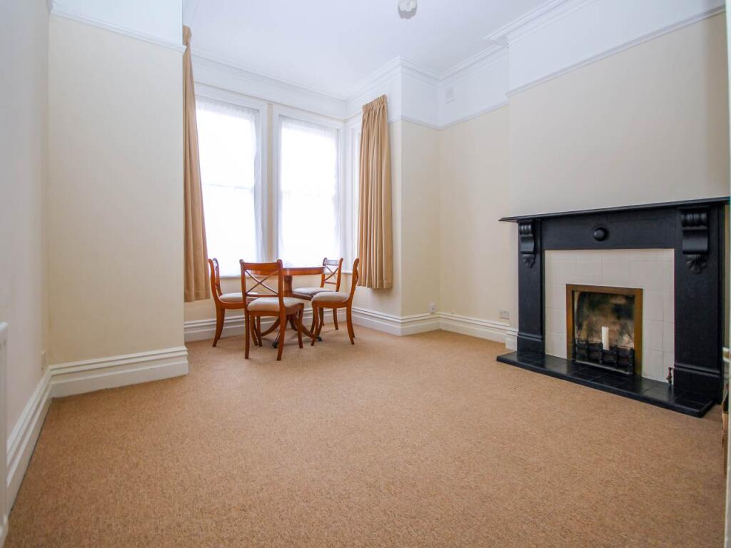 18 Morley Road Loung