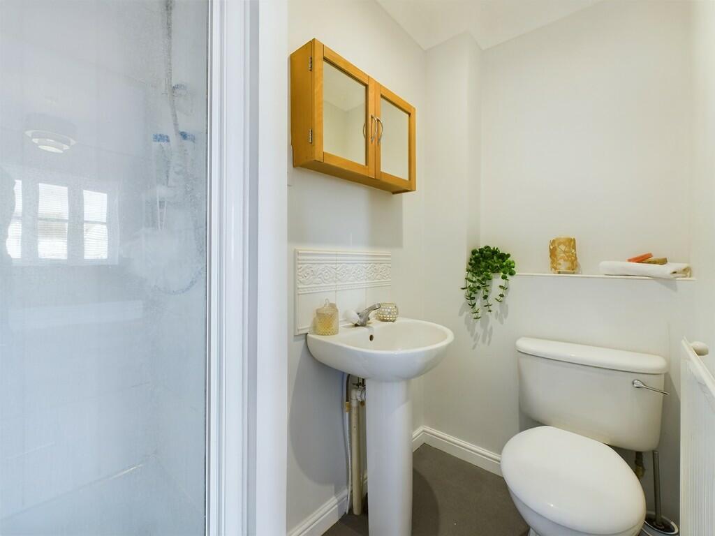 Bedroom 3 ensuite
