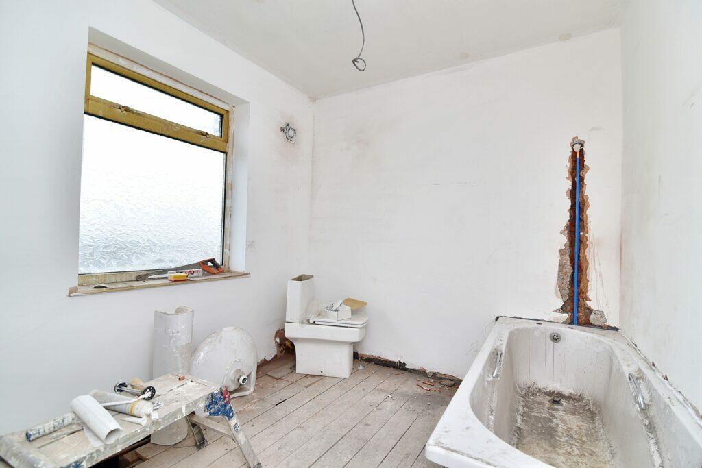 Cambridge Crescent-Overview of Bathroom