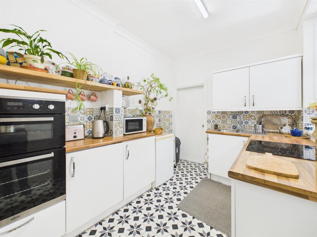 Kitchen: