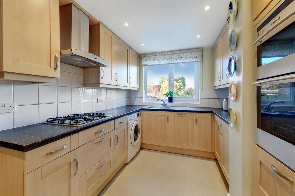 4_Kitchen-0.jpg