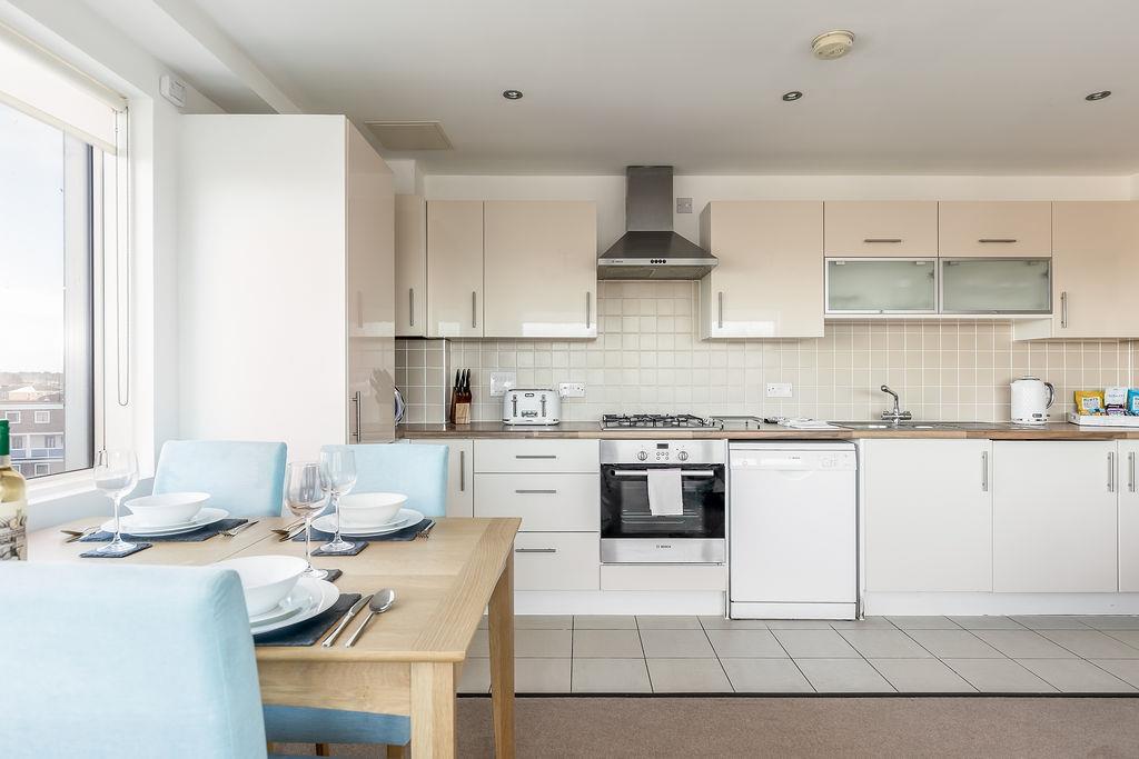 418OrchardPlazaph22web300.jpg