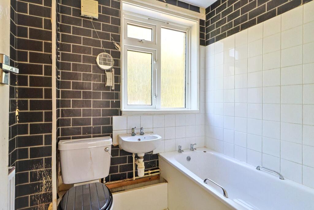 6 Boleyn Crescent, Weymouth, DT4 9JX