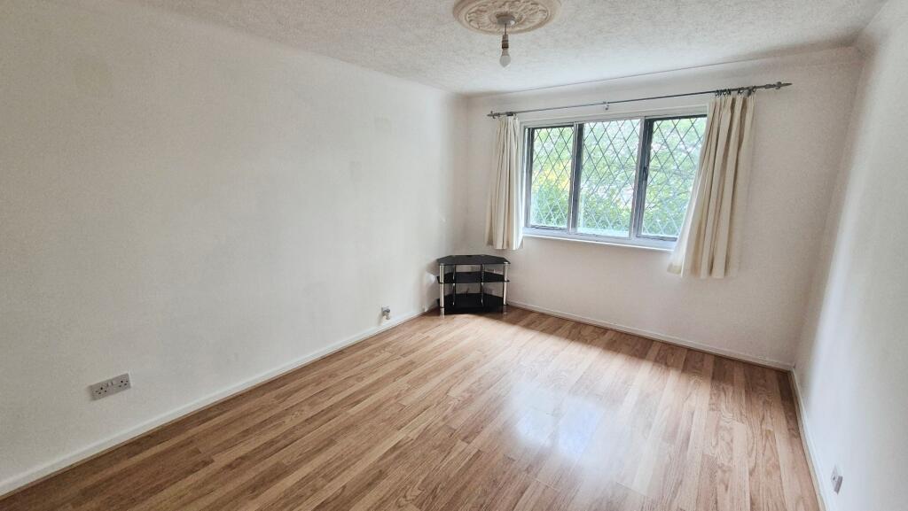 pbox-bedroom-346370.jpg