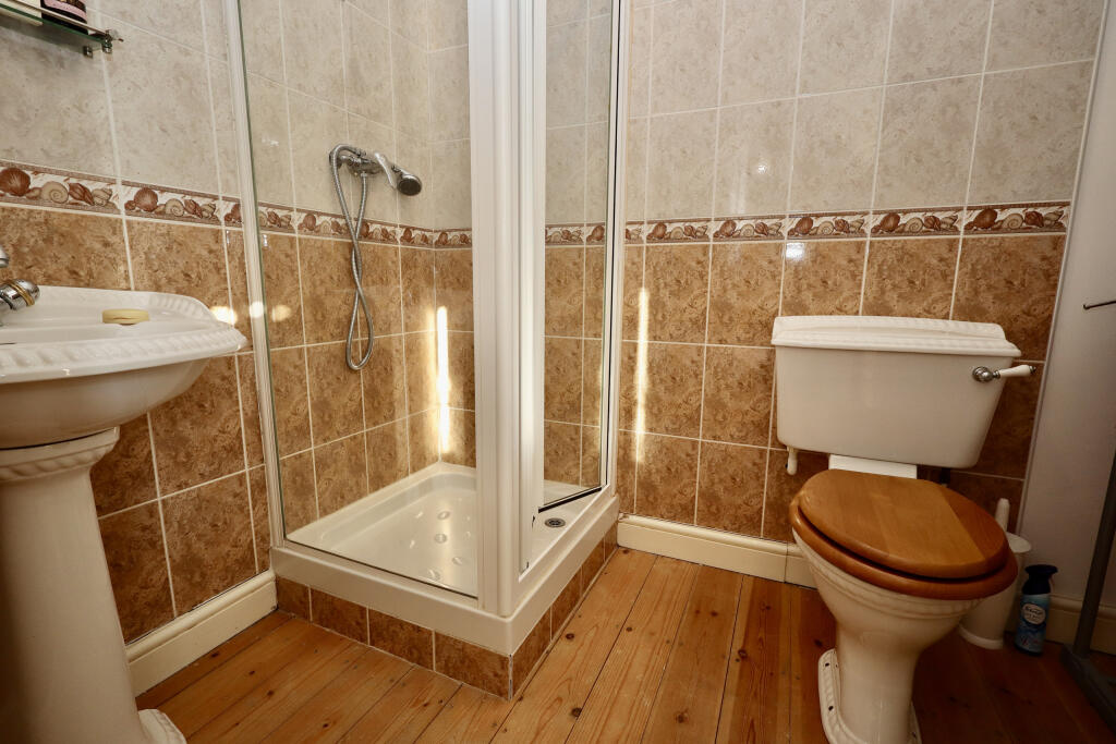 En suite to bedroom 3