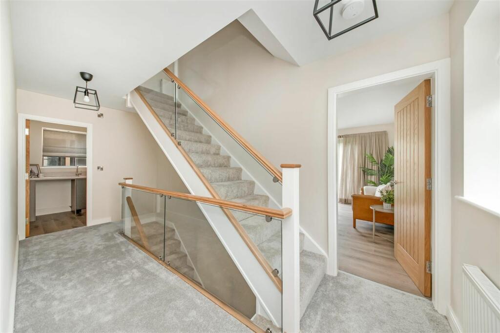 FIRST FLOOR LANDING