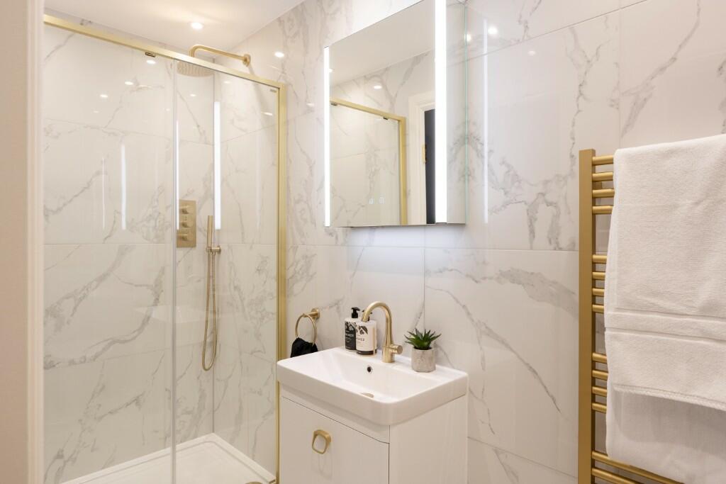 Shower room 2