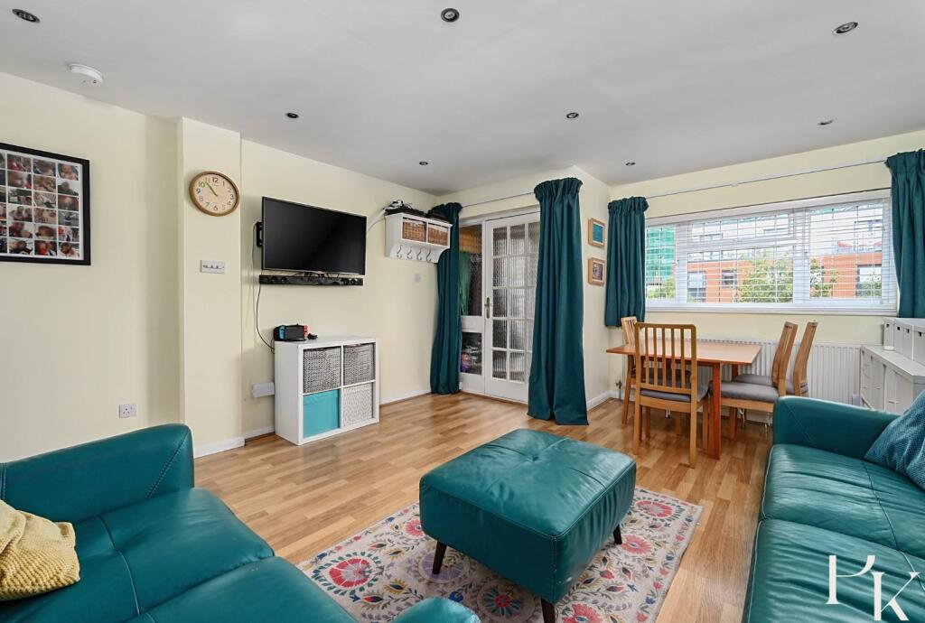 9 Goldstone Lane BN3 (20).jpg