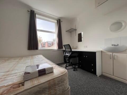 3 Totland Road - Bedroom 3 (2)