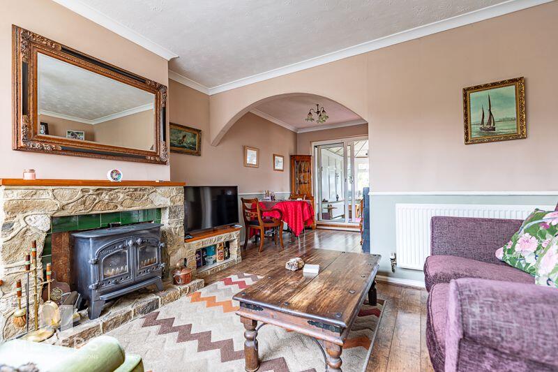 Lounge Through Diner