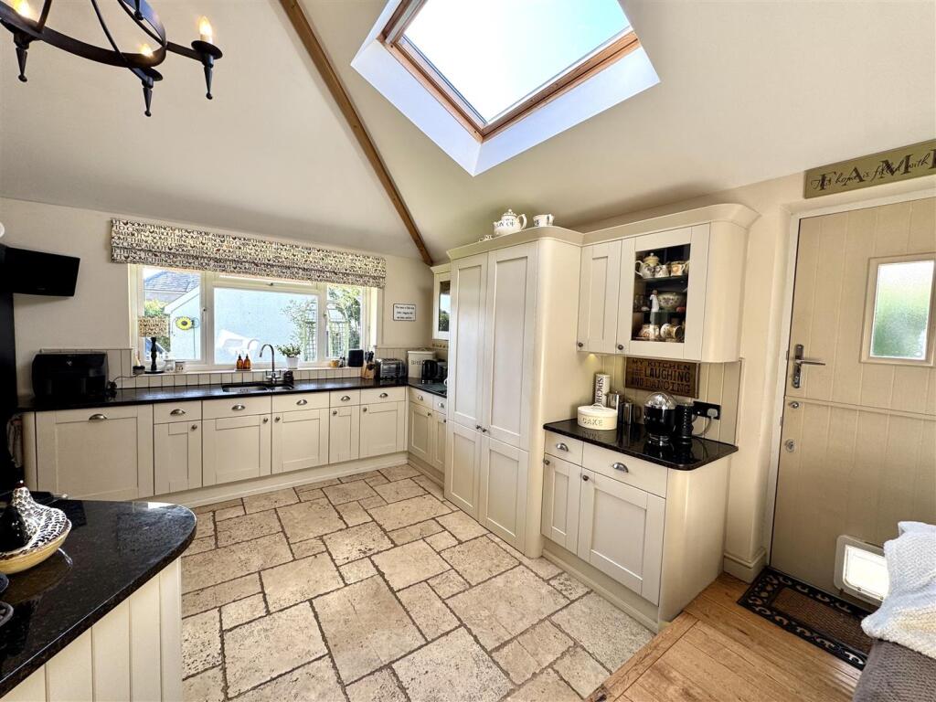 OPEN/PLAN KITCHEN/DINING/FAMILY ROOM