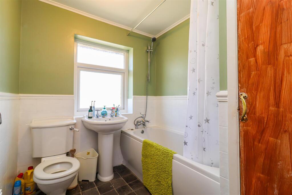 BATHROOM/W.C.