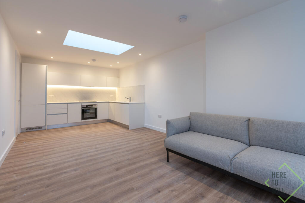 369 Green Lanes, London, N13 4JH-44