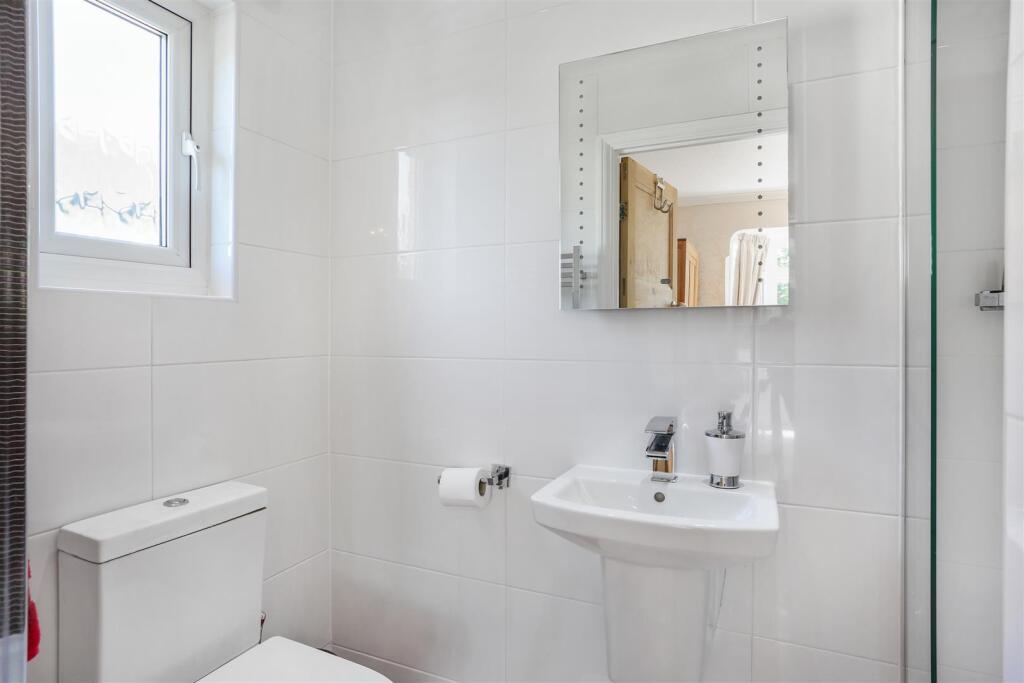 630631790 - 195 Woodcote Road, SM6 7.jpg