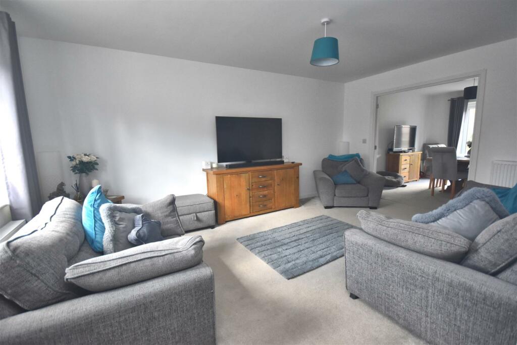 Sitting room 1.jpg