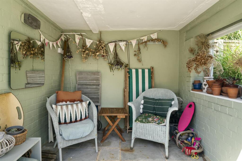 2 Meadow Road Claygate KT10-014.jpg