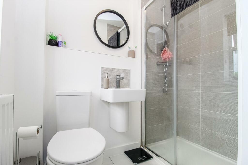 EN SUITE SHOWER ROOM/W.C.