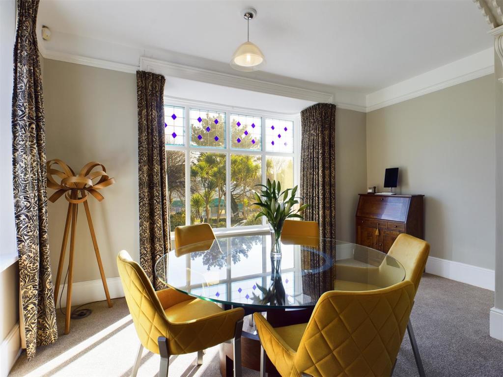 Dining Room.jpg