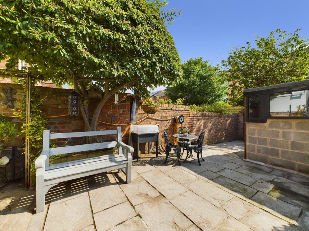 CAM02386G0-PR0085-STILL033