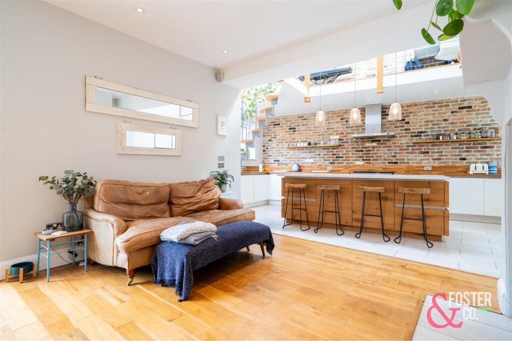 15 SURRENDEN CRESCENT FINSHED EDITS-13.JPG