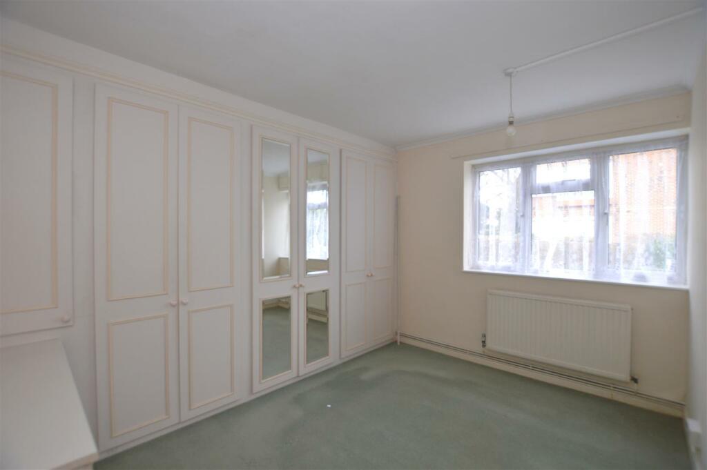 1 Oaklands Bed 1 Jan.JPG