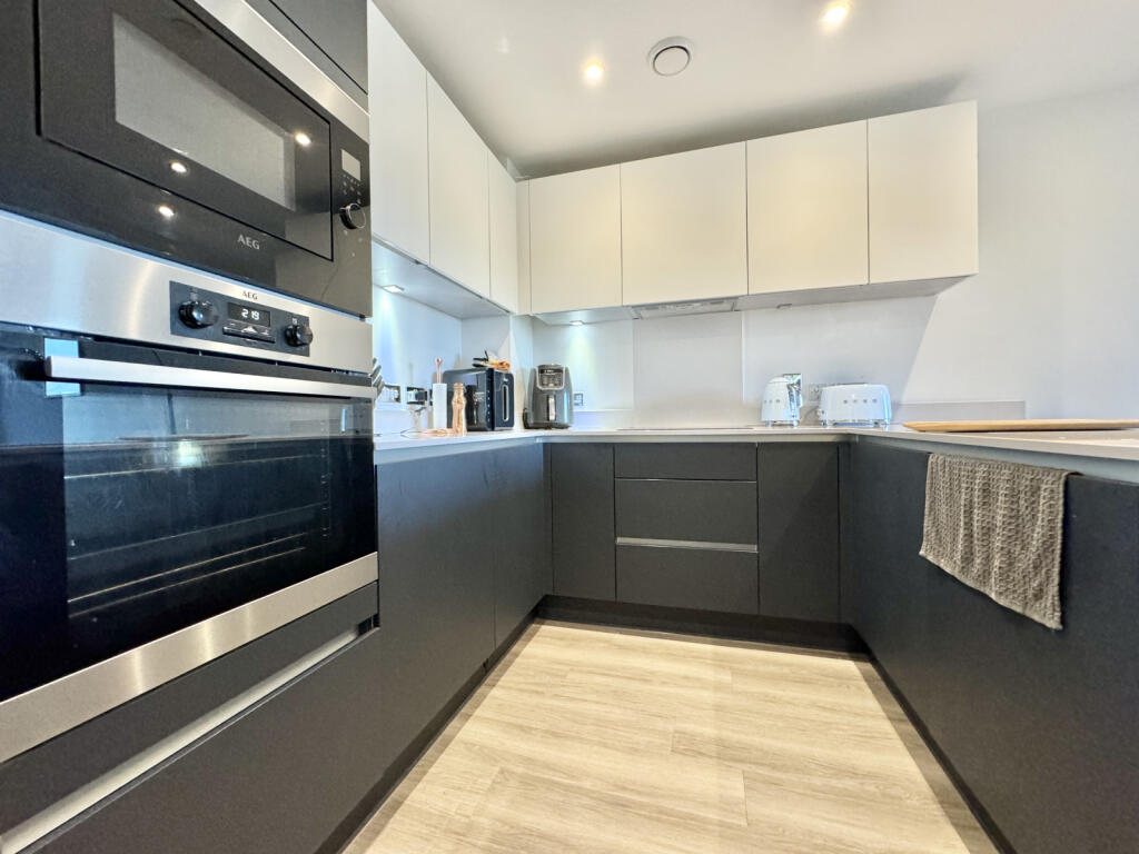 1 Bedroom Luxury Penthouse to rent in N21