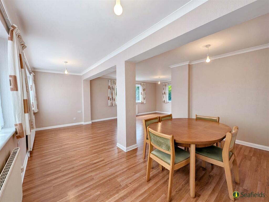 Sitting/Dining Room