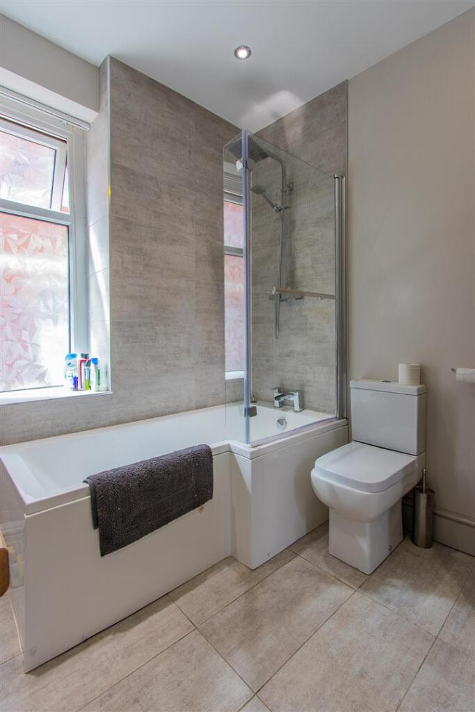 Bryngwyn Road US Bathroom (1).jpg