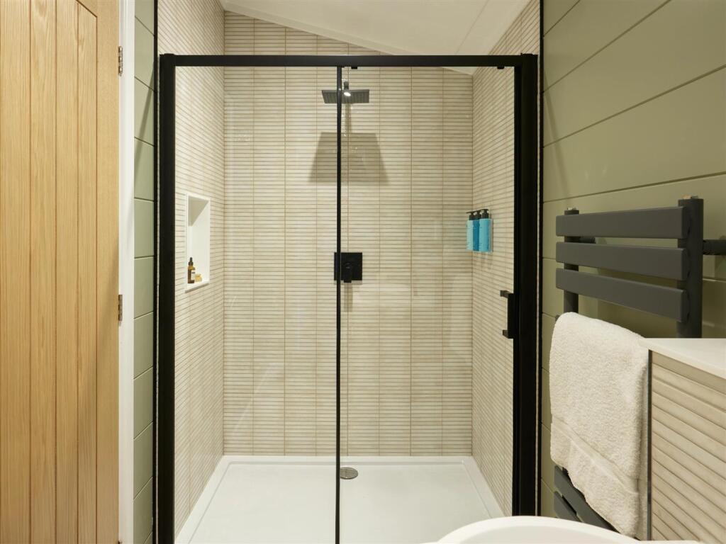 The Beachfront - En suite Shower Room