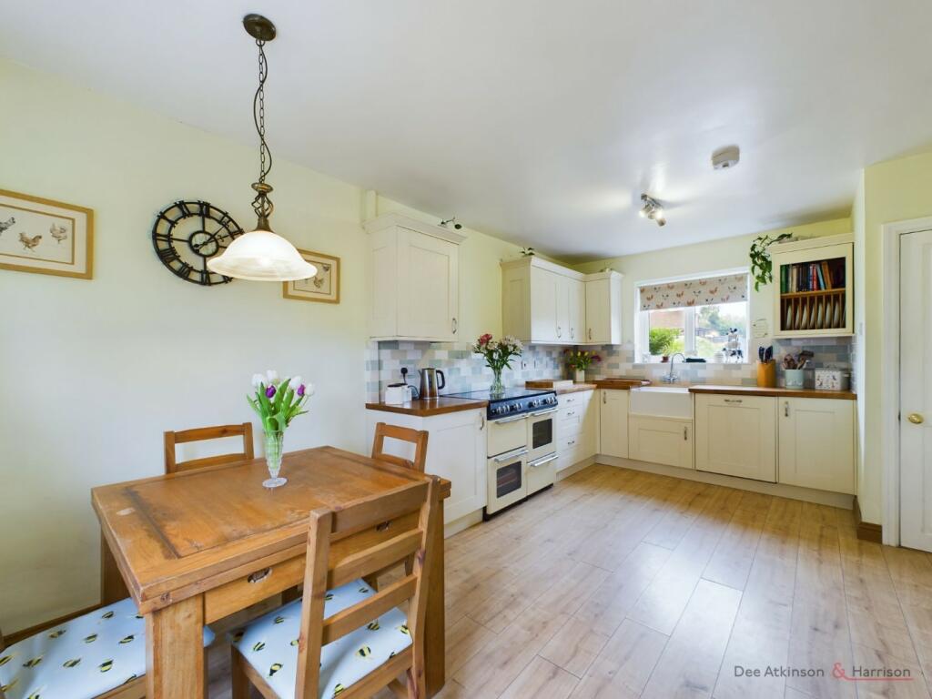 Kitchen/Dining Area