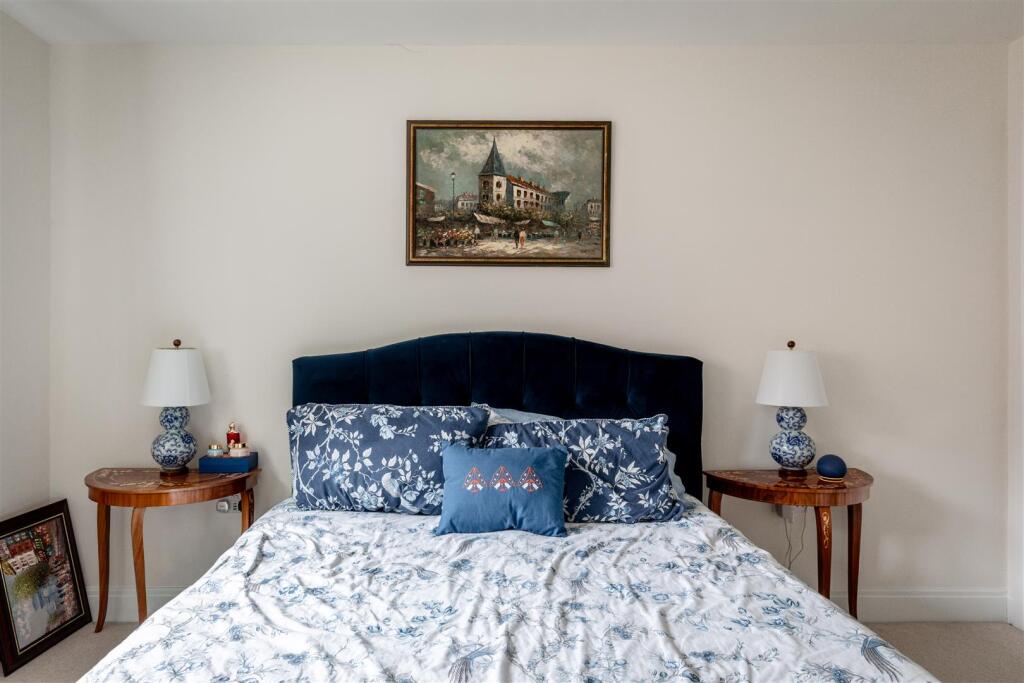 2 Walder Close-5.jpg