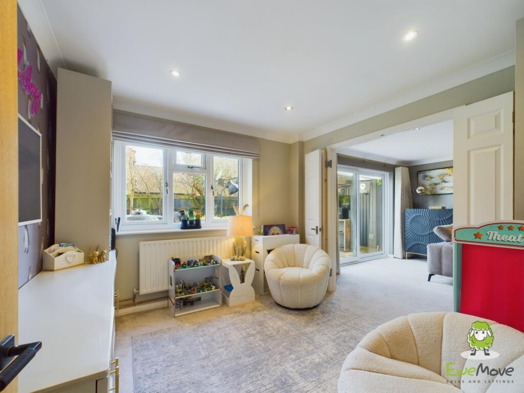 CAM03778G0-PR0171-STILL018