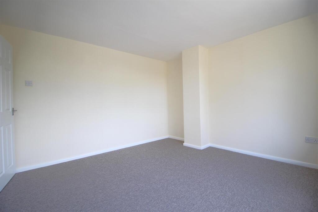 140WR - Bedroom One (2).JPG