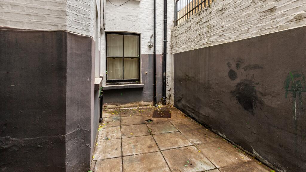 Flat A, 16 Hedgegate, Powis Terrace, Notting Hill, London, W11 1JD