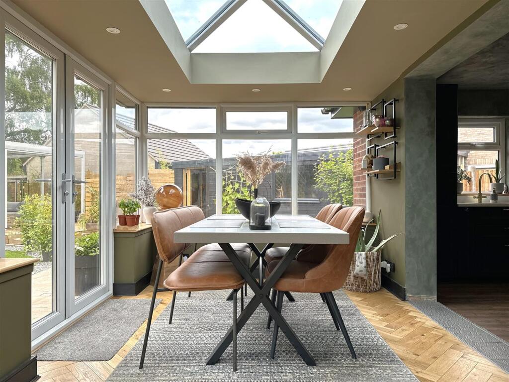 Dining Area 016