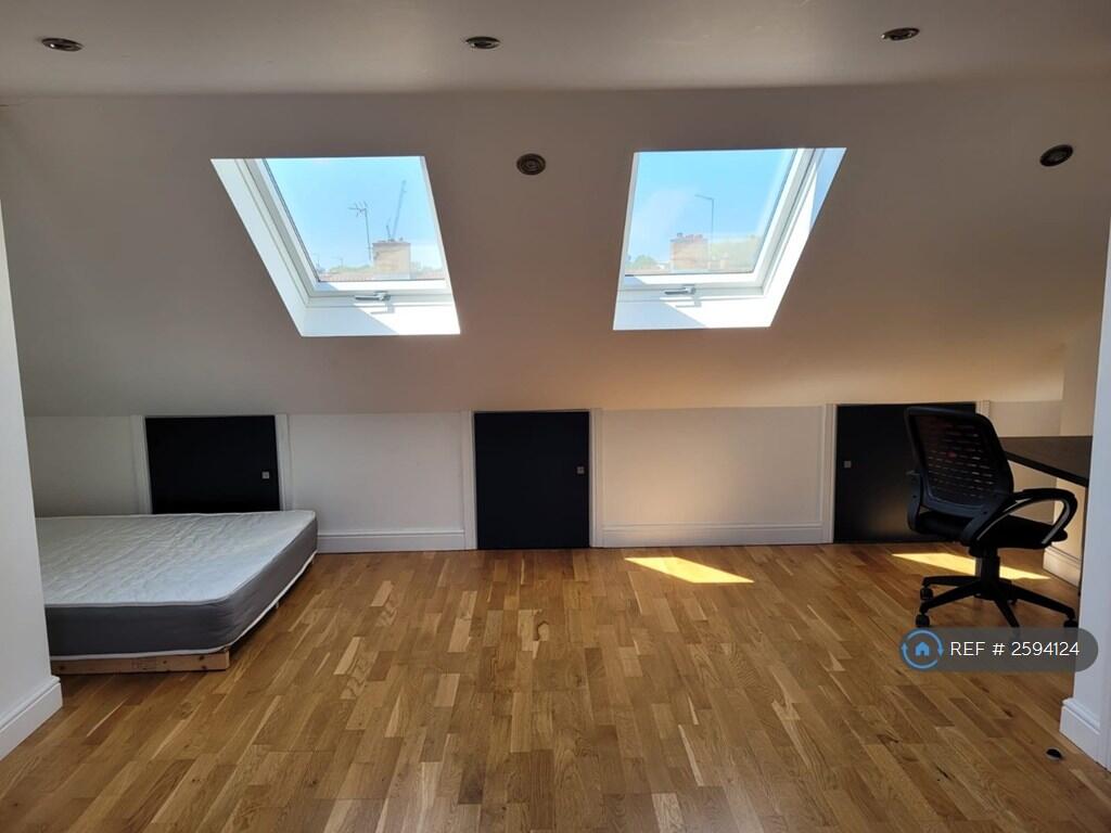 Huge Loft Room £1090
