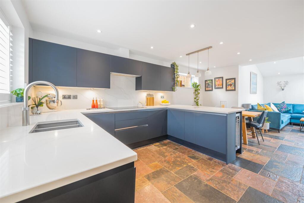 6 New Road, Greens Norton (20).jpg