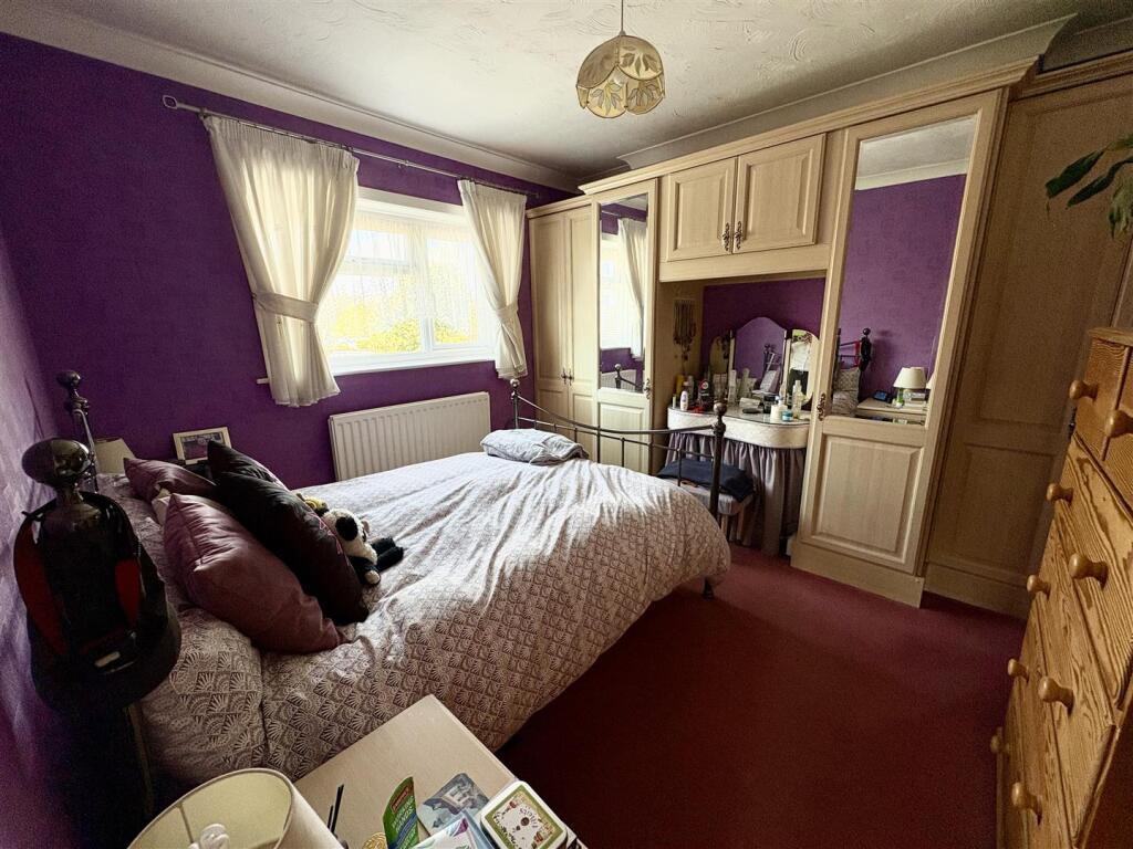 7. bed1.jpg
