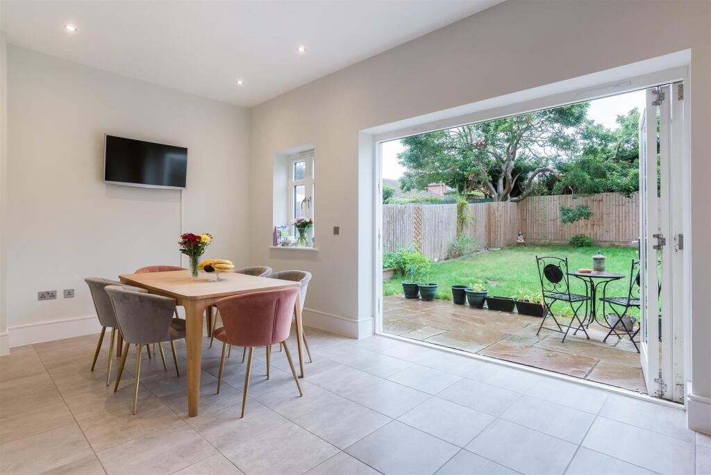 42 Cloister Way-6.jpg