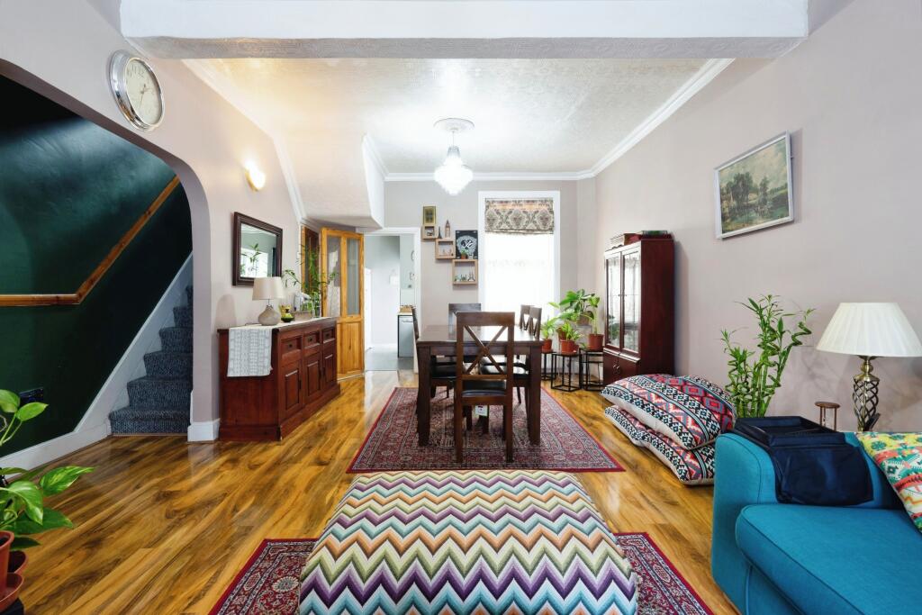 Lounge/Dining Room