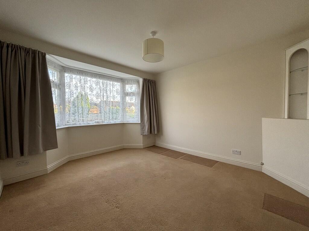 Master Bedroom (1...
