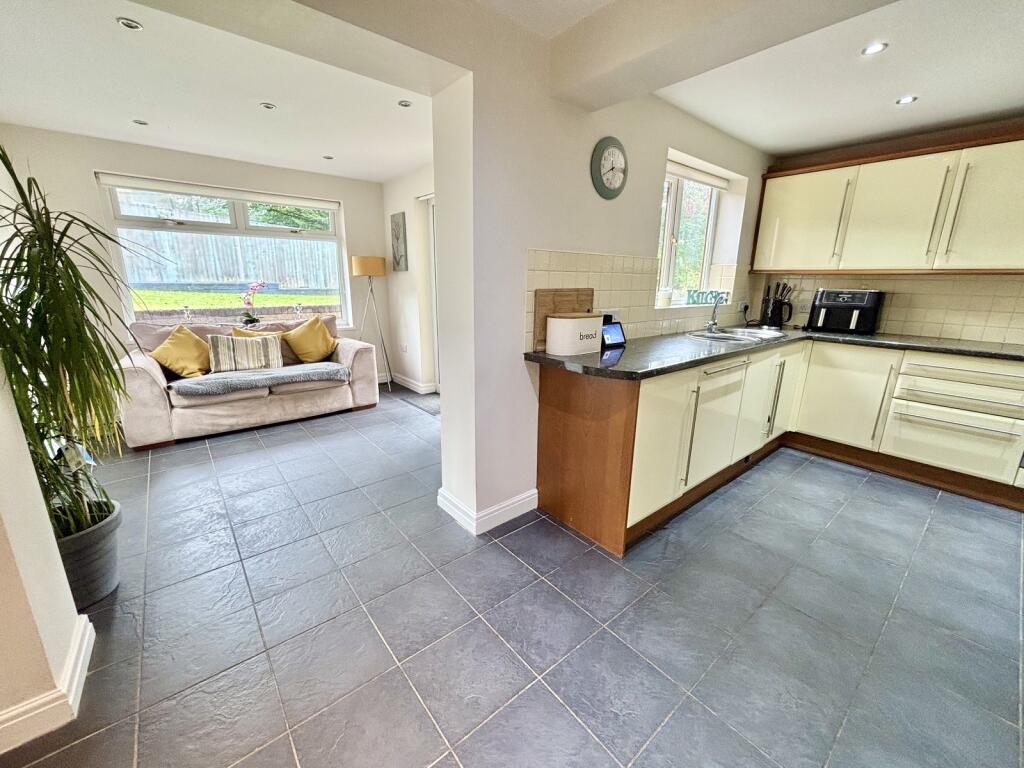 Kitchen / Breakfast Room