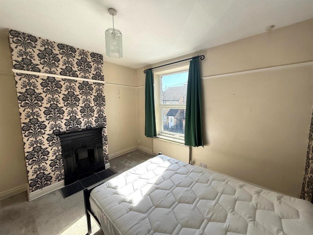 bed 1 3.jpg
