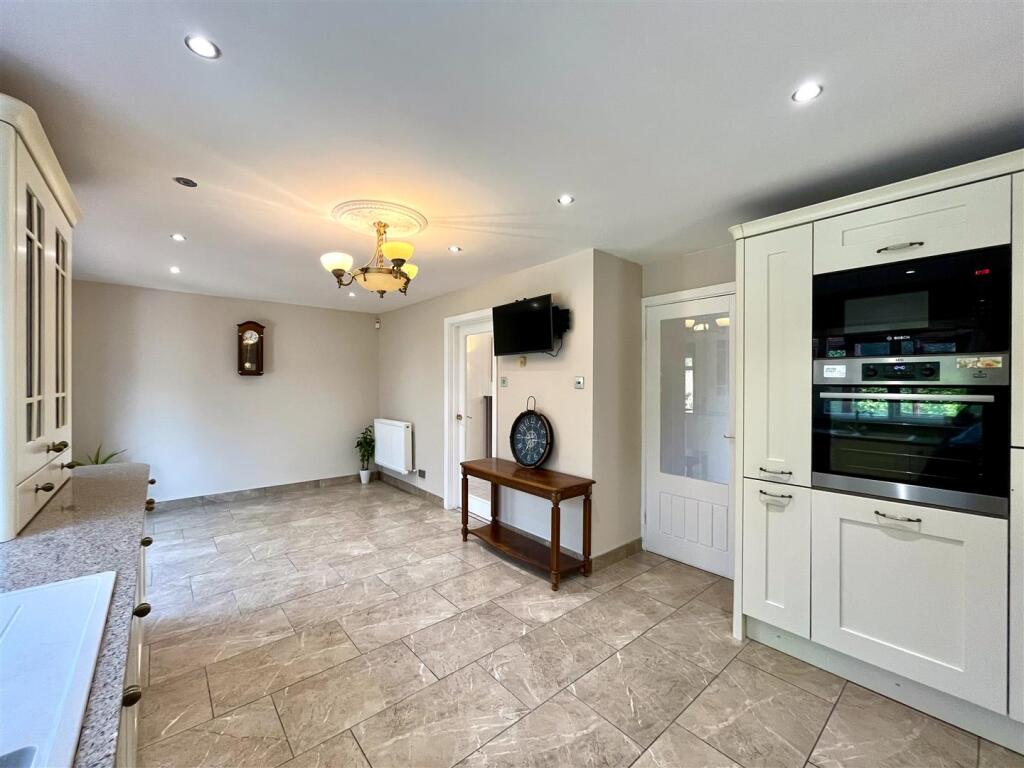 Dining Kitchen Aspect 3