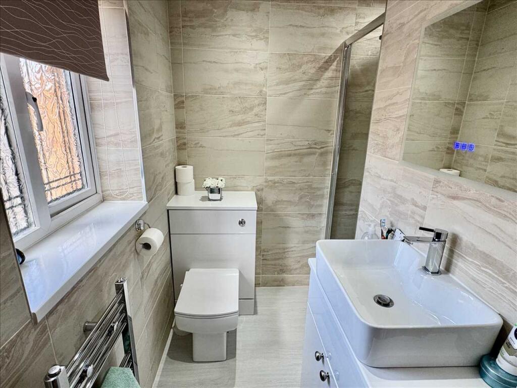 ENSUITE SHOWER ROOM